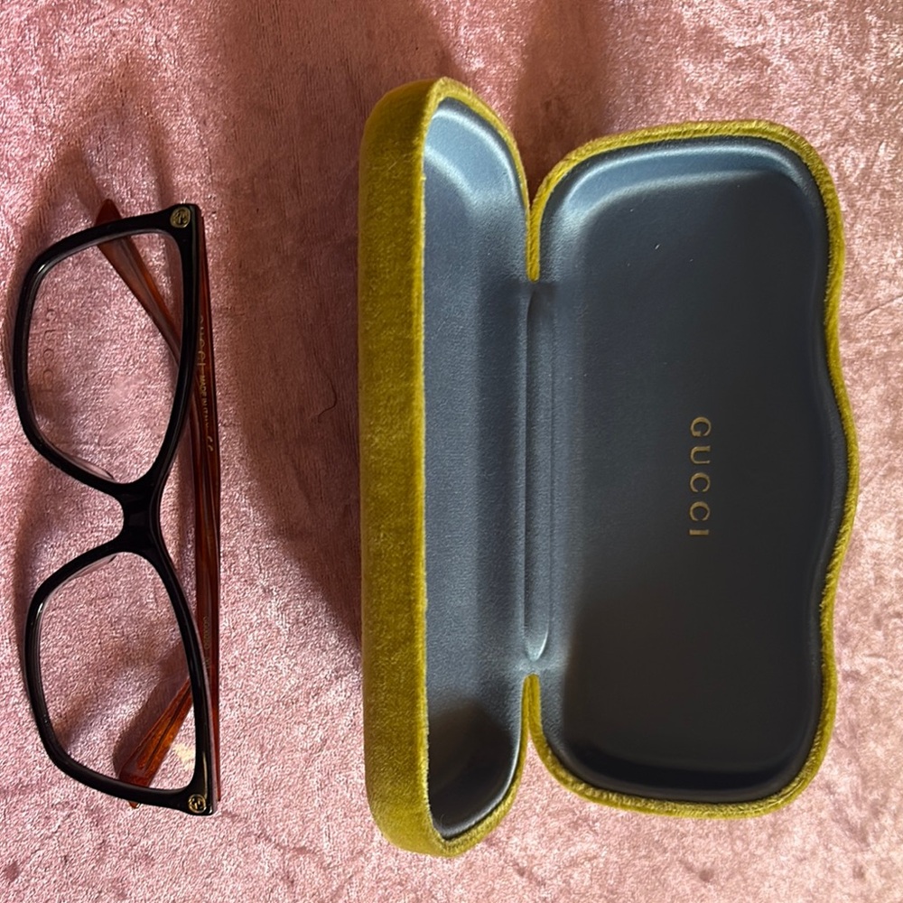 Gucci Black style gg00250 Glasses with Protective Case